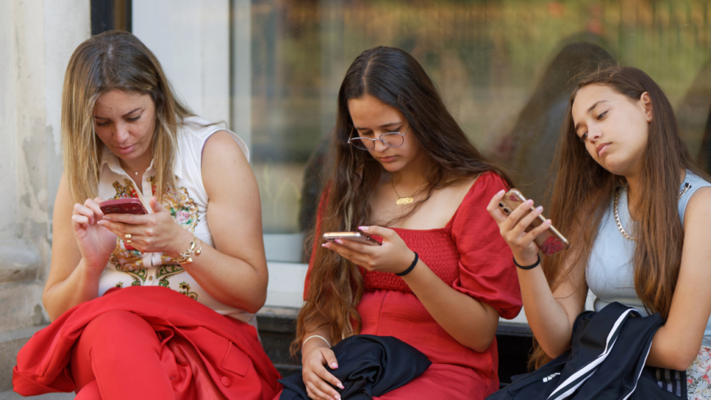 UK to Ban TikTok, YouTube, Instagram, and Other Social Media for Under-16s by Spring 2027
