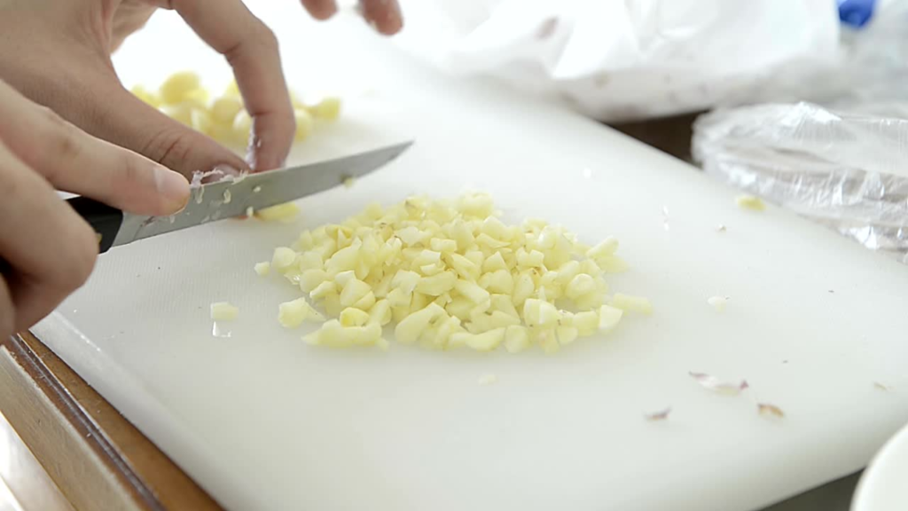 Benefits of Garlic: What the Evidence Says About This Popular Superfood